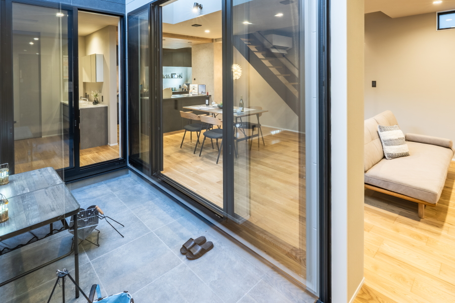 リビングと中庭