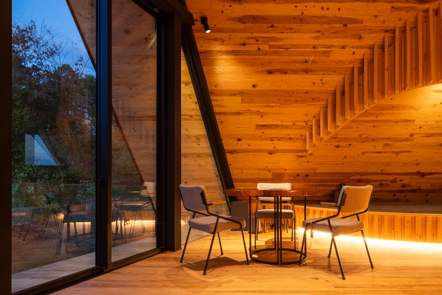 絶景を眺めるリビング空間