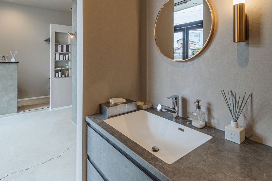 シンプルで質感の高い美容室